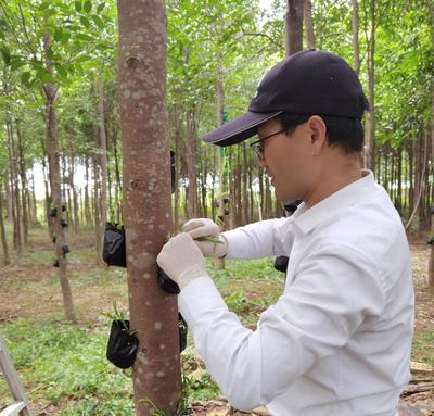 農(nóng)學(xué)院科研團(tuán)隊深入合作企業(yè)開展技術(shù)服務(wù)
