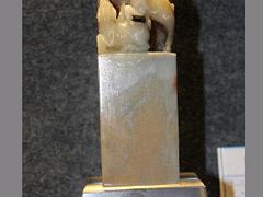 去哪買高性價比的壽山石--加工壽山石-鑫德裕文化創(chuàng)意藝術(shù)館提供去哪買高性價比的壽山石--加工壽山石的相關介紹、產(chǎn)品、服務、圖片、價格花坑石舉杯邀明月、福建壽山石、福建金絲楠木、福建陶瓷、福建字畫、福建沉香、