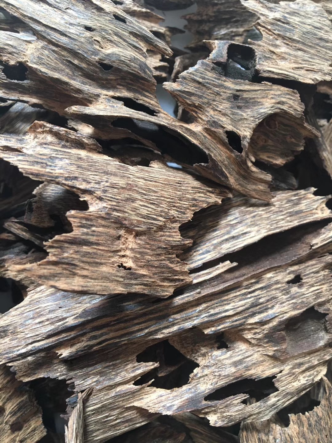 老料新工古代房梁門板料加工出的沉香倒架料蜜香味蟲漏殼沉香碎料